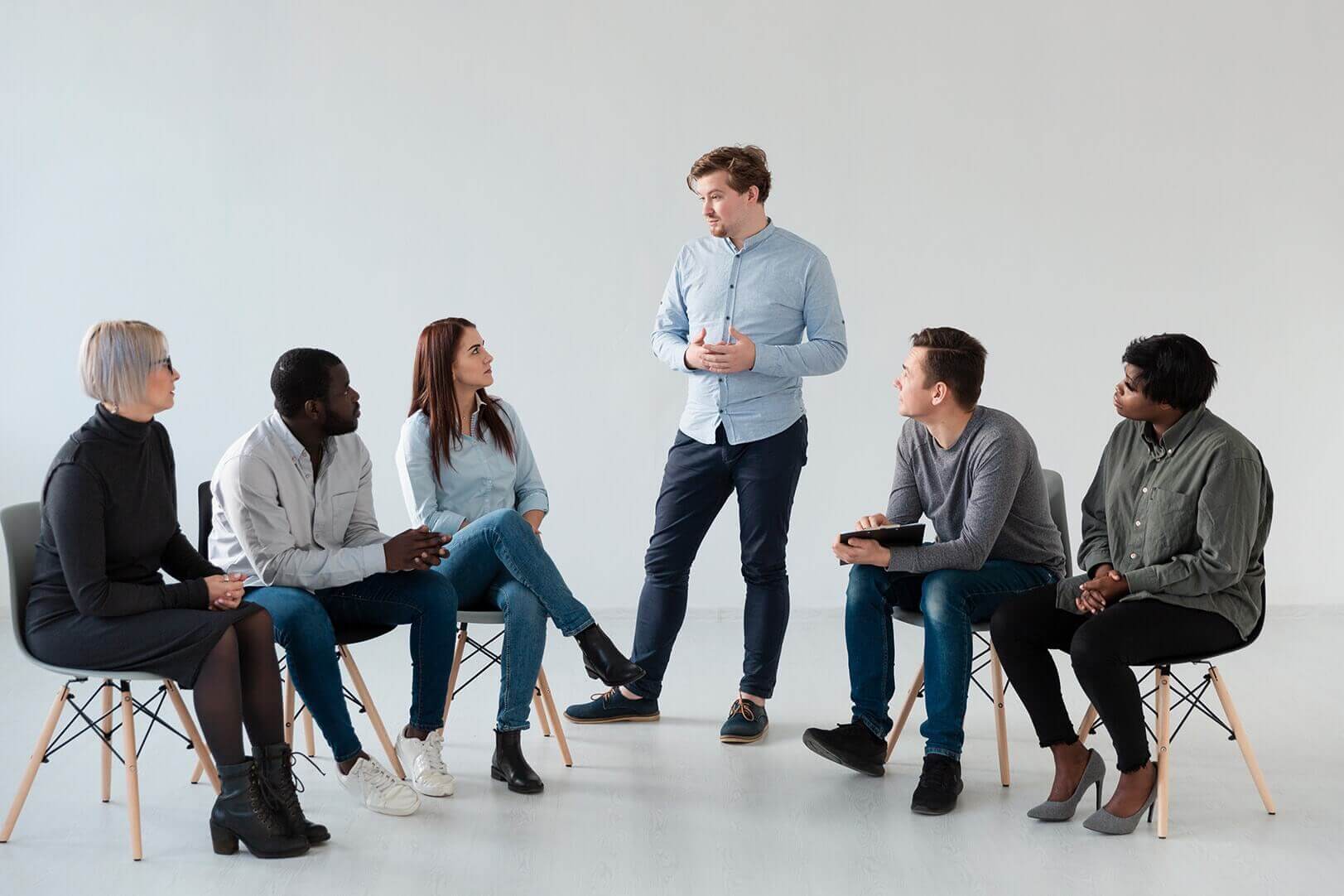 Psychologist from Mindsight Clinic conducting cognitive behavior therapy teaching them cognitive behavior therapy techniques