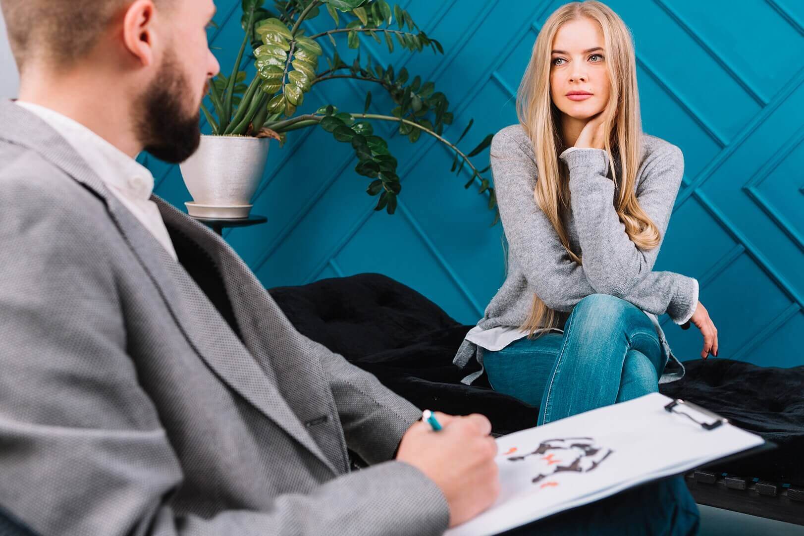 Students for psychological testing course with psychologist from Mindsight Clinic learning types of psychological tests and how to conduct psychological tests